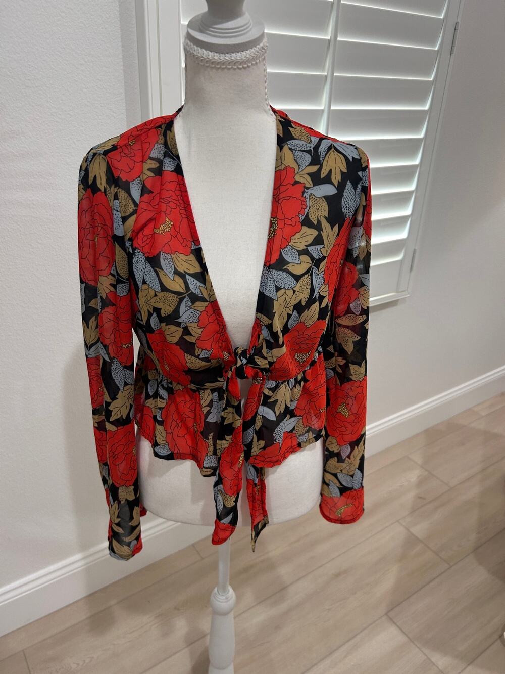 Polyester wrap blouse, Nasty Gal, floral print tie-front top Size 4